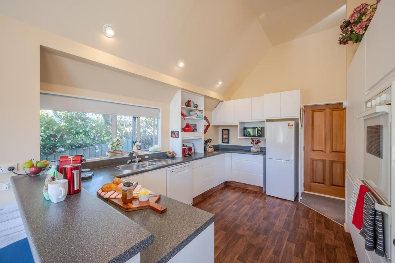 Rose On The Bay - Akaroa Holiday Home Εξωτερικό φωτογραφία