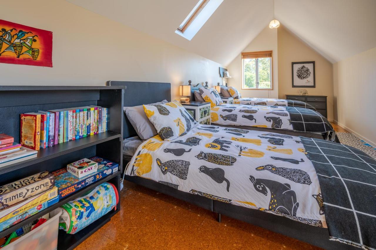 Rose On The Bay - Akaroa Holiday Home Εξωτερικό φωτογραφία